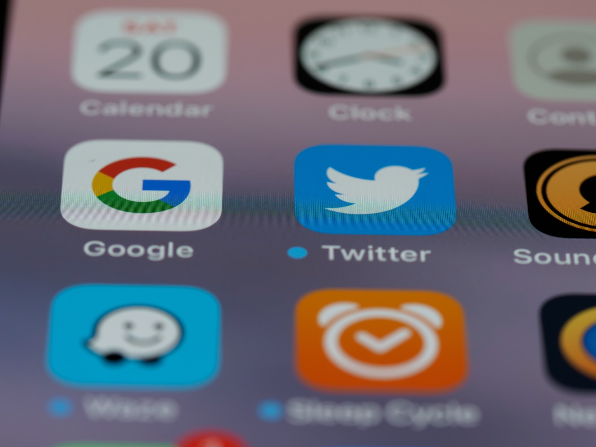Self-proclaimed social media gurus just one of the dangers facing DIY investors